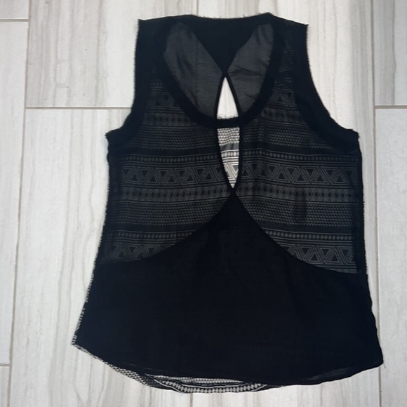Timing Sheer Black & Tan Tank - Picture 4 of 6